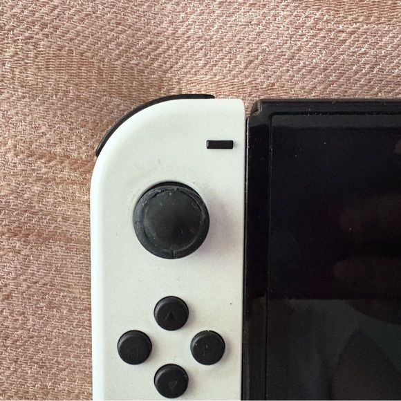 Nintendo Switch 1 Oled includes accessories - Picture 3 of 4